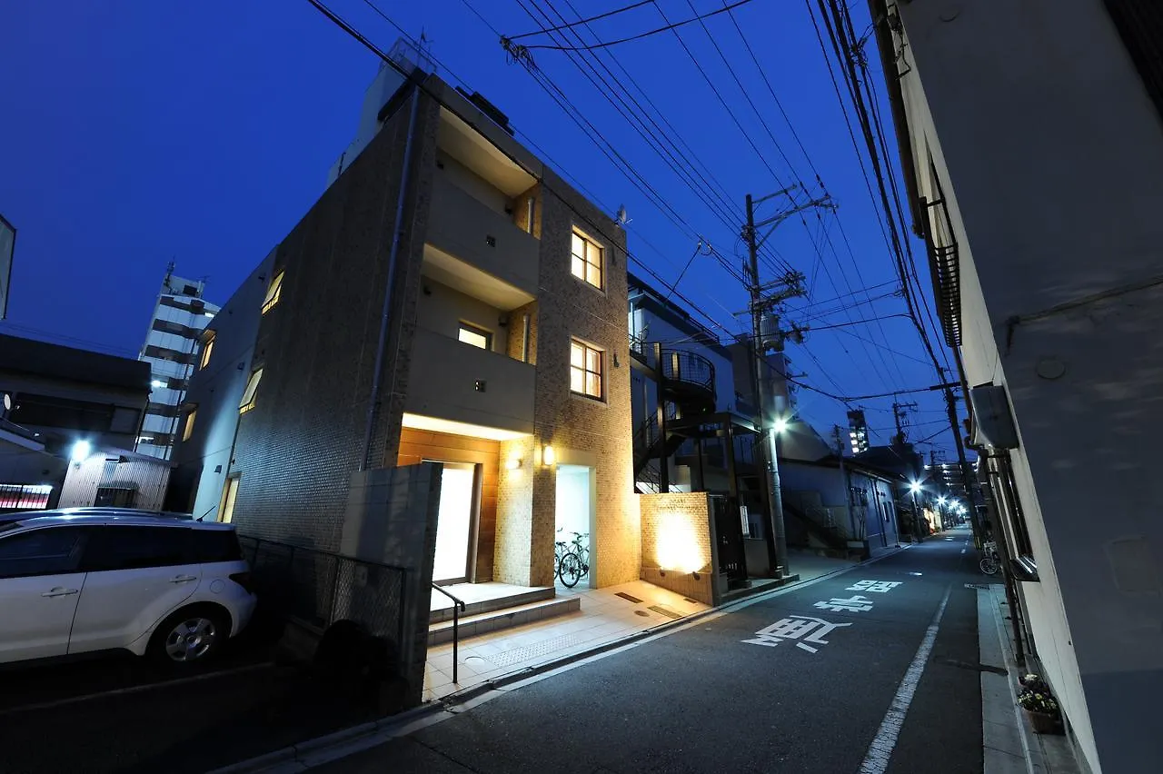 京都市 ヴィアーレ聚楽廻アパートホテル 2*,